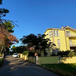 Mena Apartman Vir