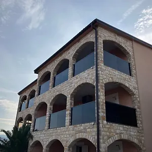 Ivanic Apartman Vir