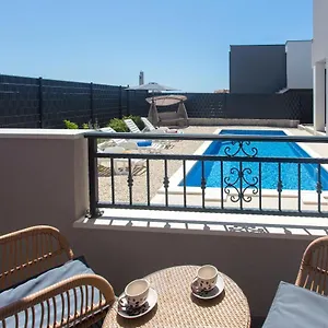 https://modern-apartment-with-private-swimming-pool.hotels-in-trogir.com