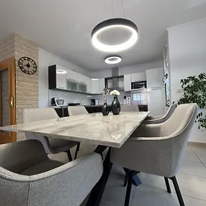 https://kristina-apartments.hotelinzadar.com